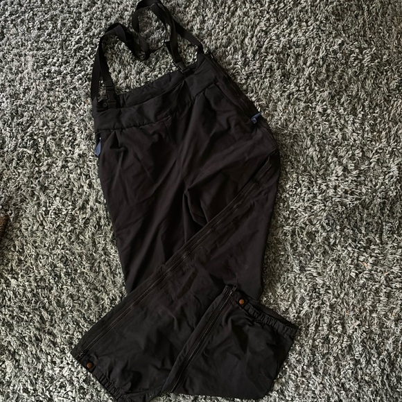 Patagonia snow pants with suspenders. Nylon shell. Women’s. - Picture 1 of 9